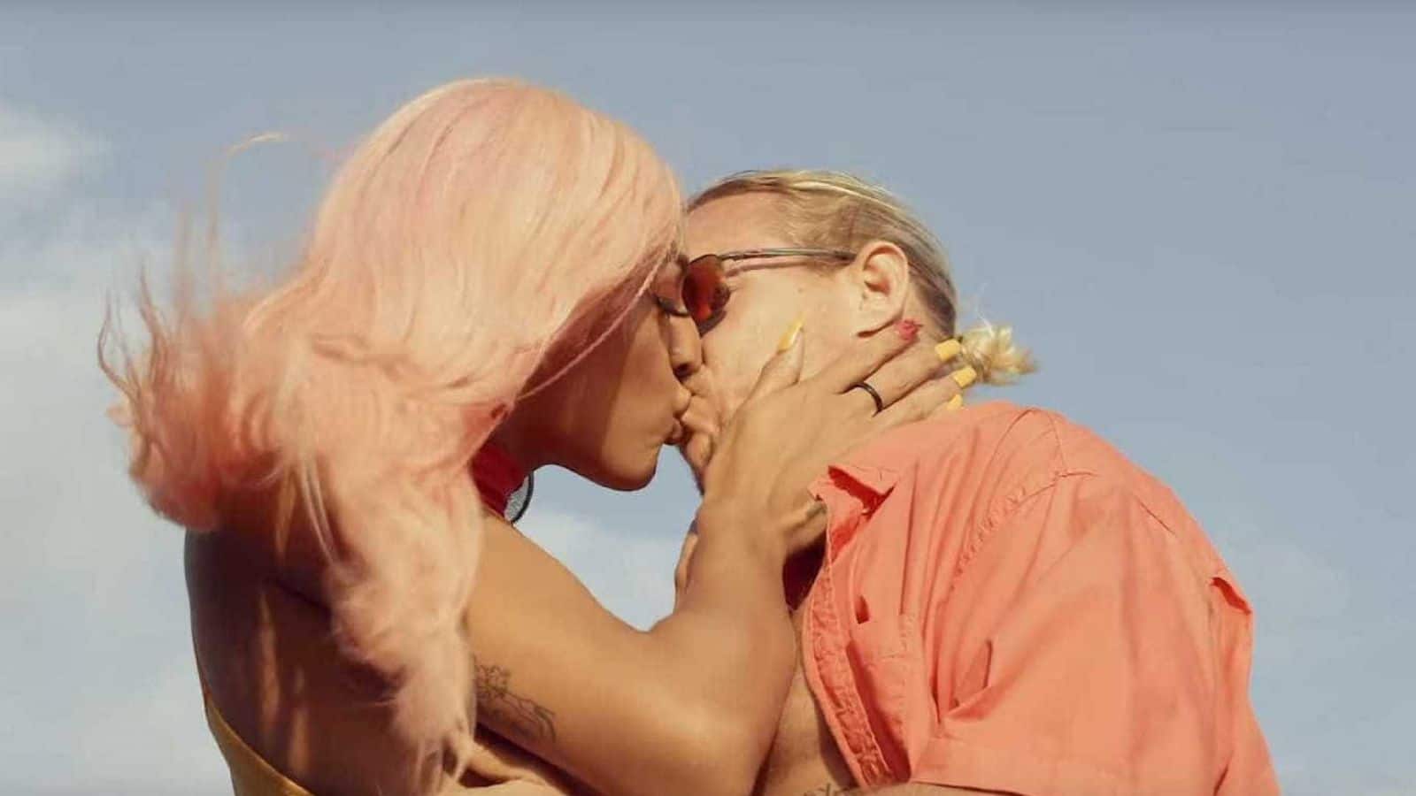 Aretuza Lovi lança clipe de 'Joga Bunda', música em parceria com Pabllo  Vittar e Gloria Groove, Música